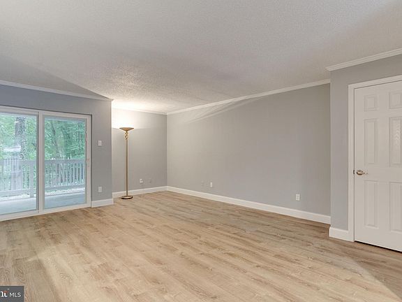 3rd image of 1507 Lincoln Way APT 101