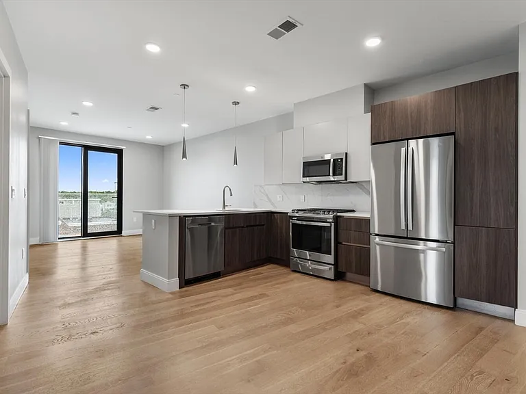 90 Central St #408 — Photo 10