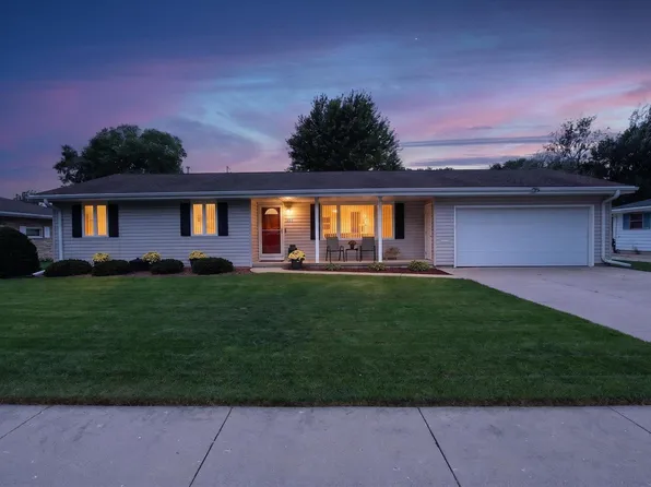 1927 Hancock Ln, Janesville, WI 53545