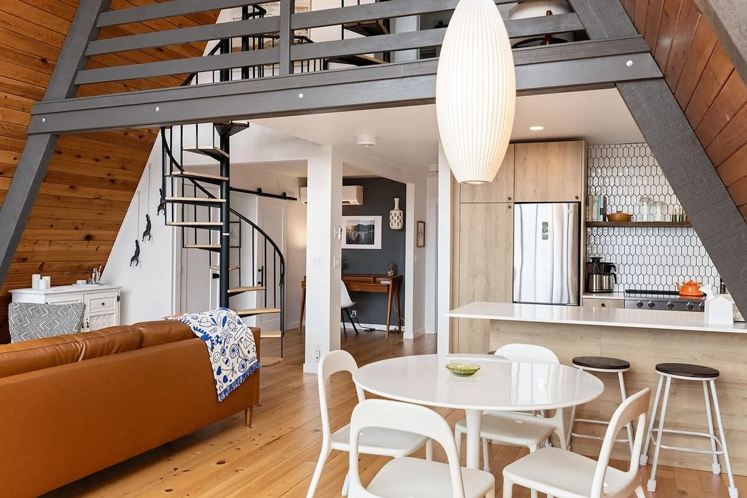 3 bed, 2.0 bath, $6,359 — Photo 2