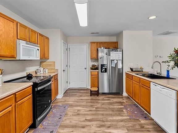 5th image of 929 Peachtree Meadows Cir
