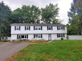 4 Leesburg Ct #1, Mount Sinai, NY 11766