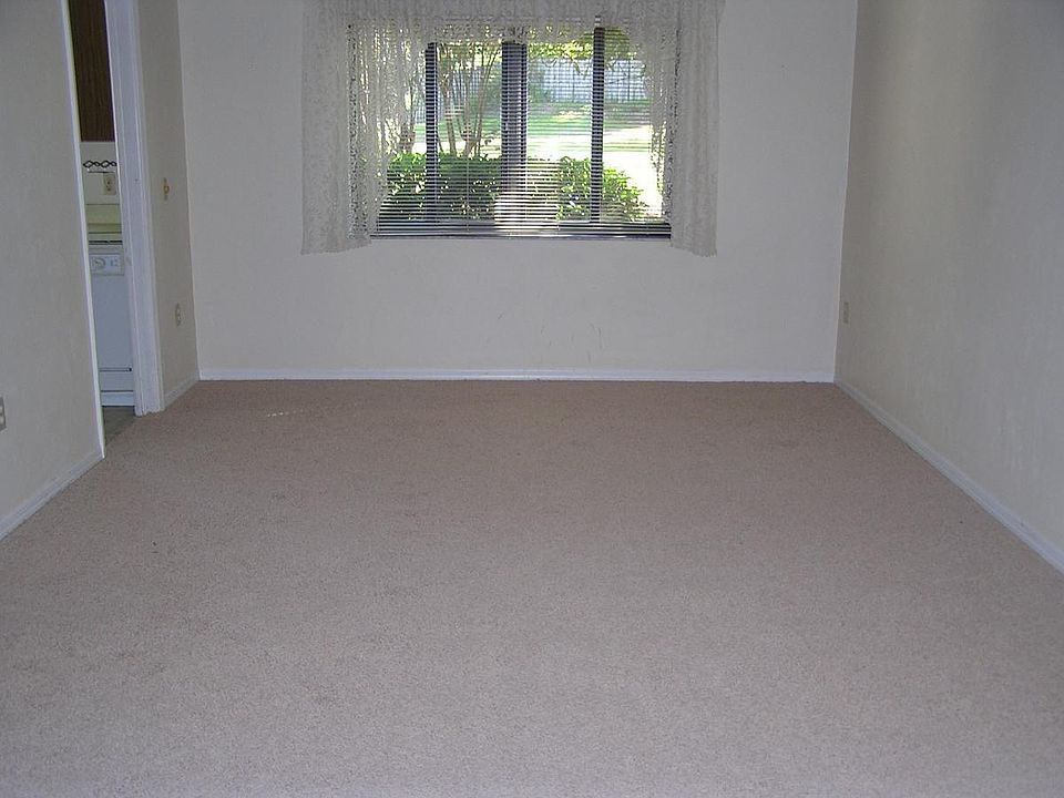 2nd image of 830 Lancaster Rd