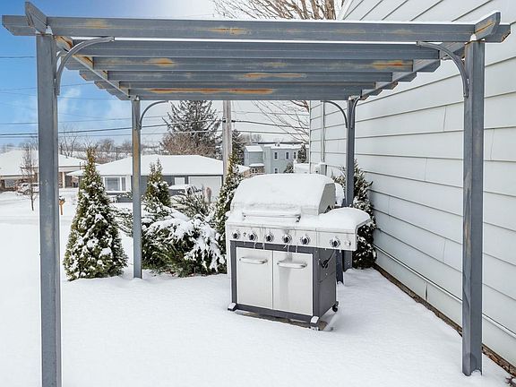 5th image of 120 Highland Avenue