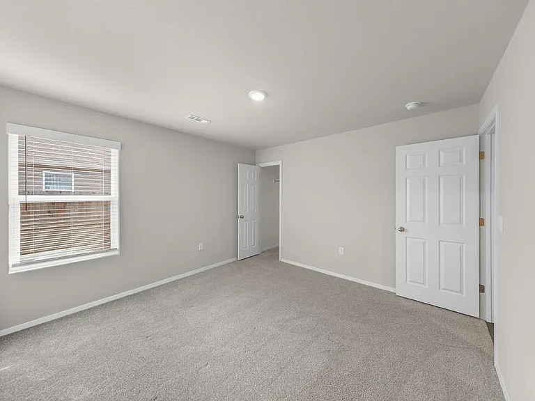 4405 Sackett Ave — Photo 6