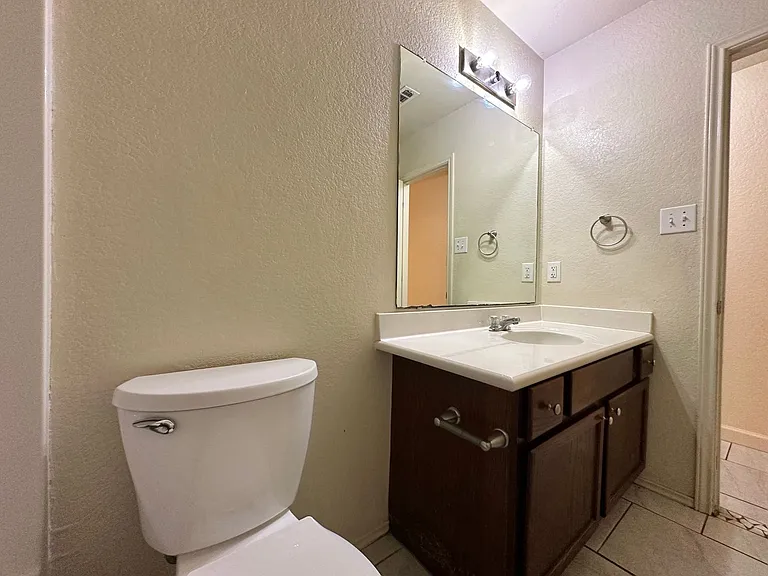 2403 Lavender Ln — Photo 35