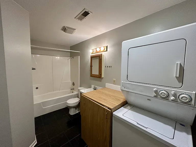 202 1/2 S Main St #2 — Photo 8