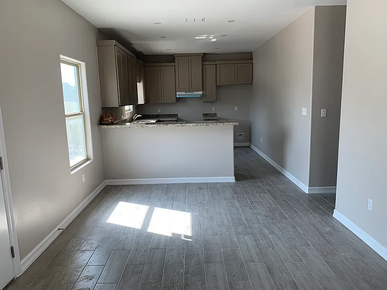 2420 Avenida Florencia #B — Photo 3