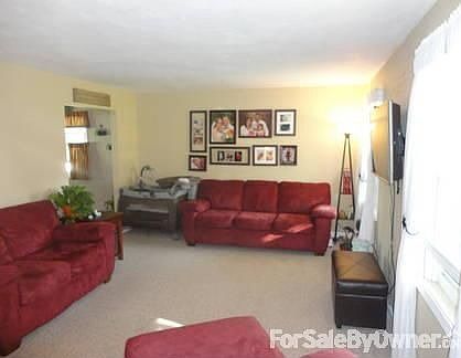 Front Living Room
						:
						Lots of natural sunlight!