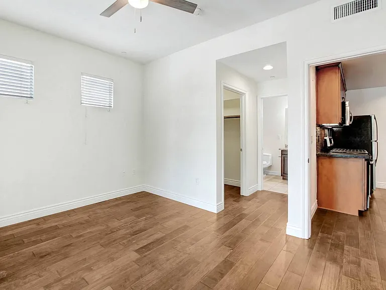 4410 Sepulveda Apartments — Photo 33