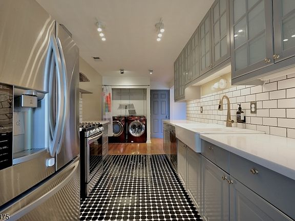 5th image of 12B Andover Cir