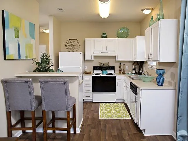 Breakfast Bar and Kitchen