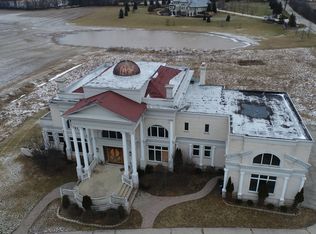 300 Spring Creek Rd, Barrington, IL 60010