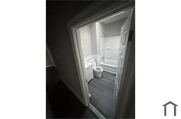 Building Photo - 4927 Ormes St