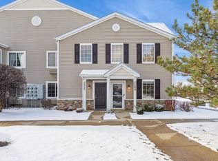 2209 Silverstone Dr #2209, Carpentersville, IL 60110