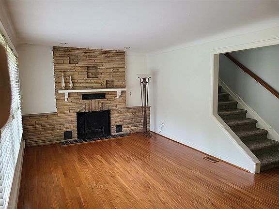 2nd image of 38031 Townhall St