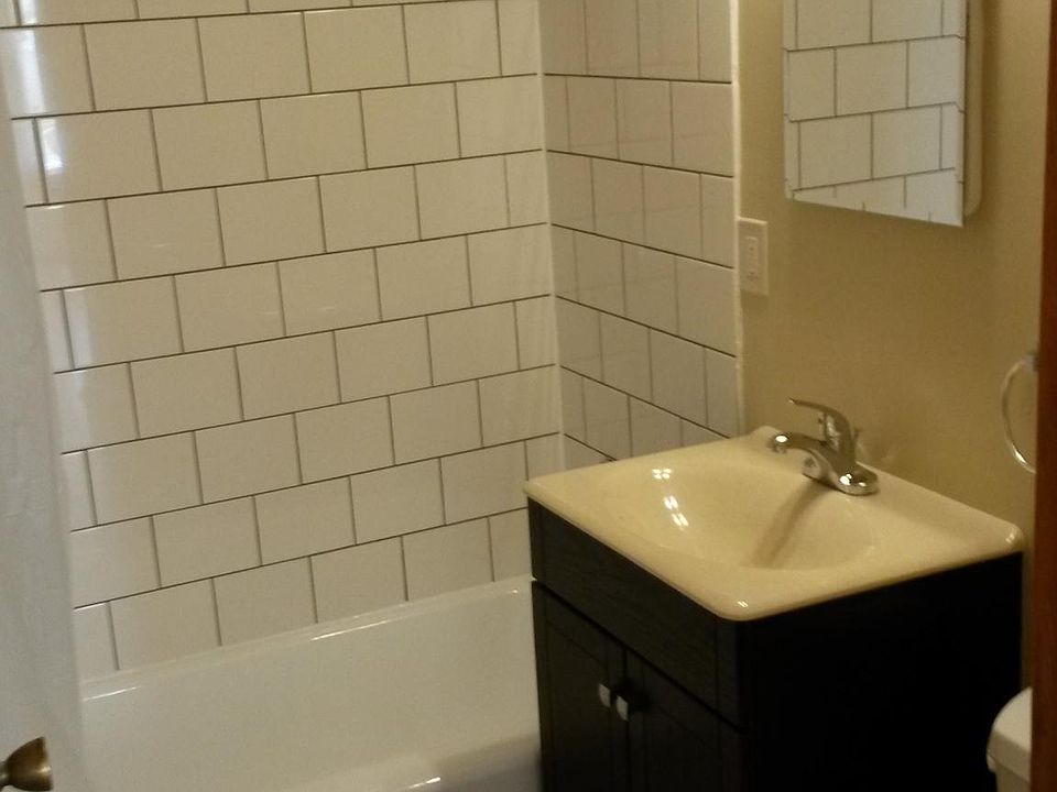 2nd image of 3371 S Kinnickinnic Ave APT 4