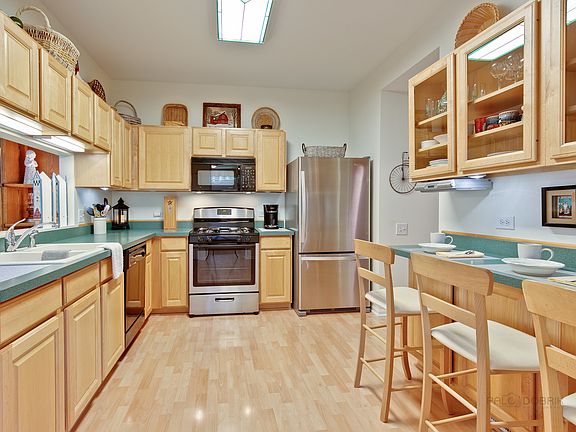 2nd image of 943 Mesa Dr
