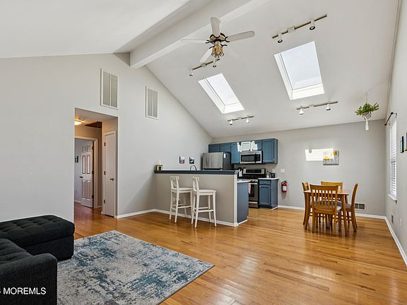 5th image of 449 Ann Avenue