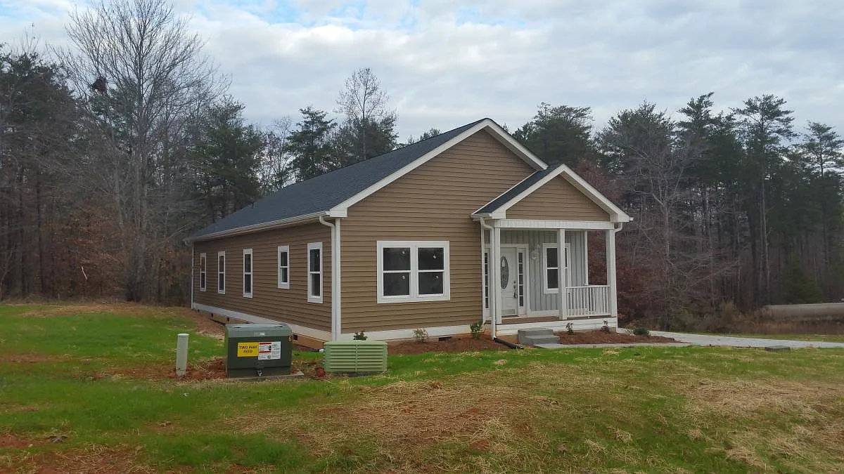 3 bed, 1620 sqft, $1,900 — Photo 2