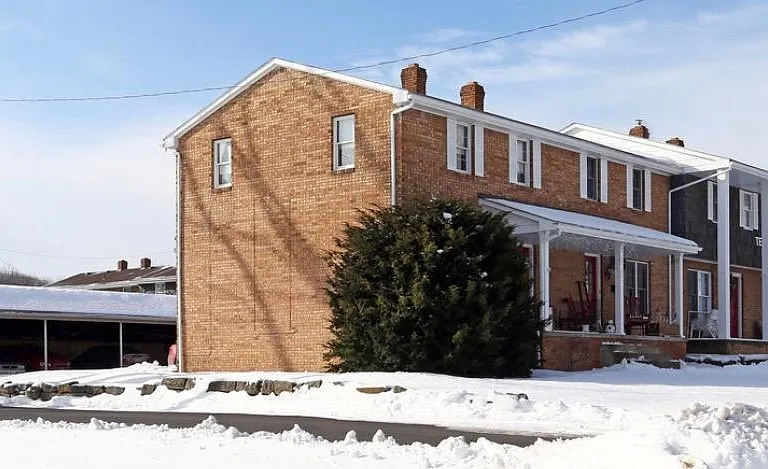 323 Hall Ave — Photo 4