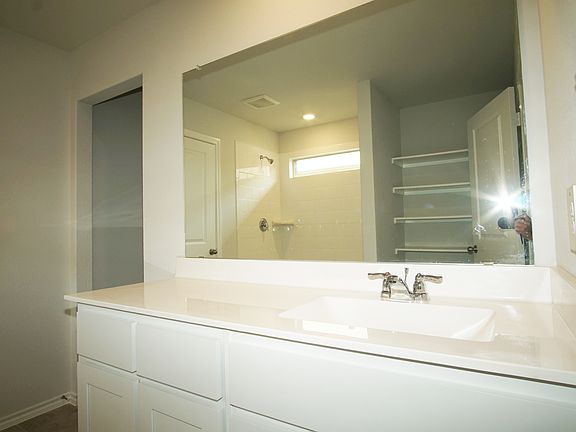 5th image of 208 Croftwood Ct