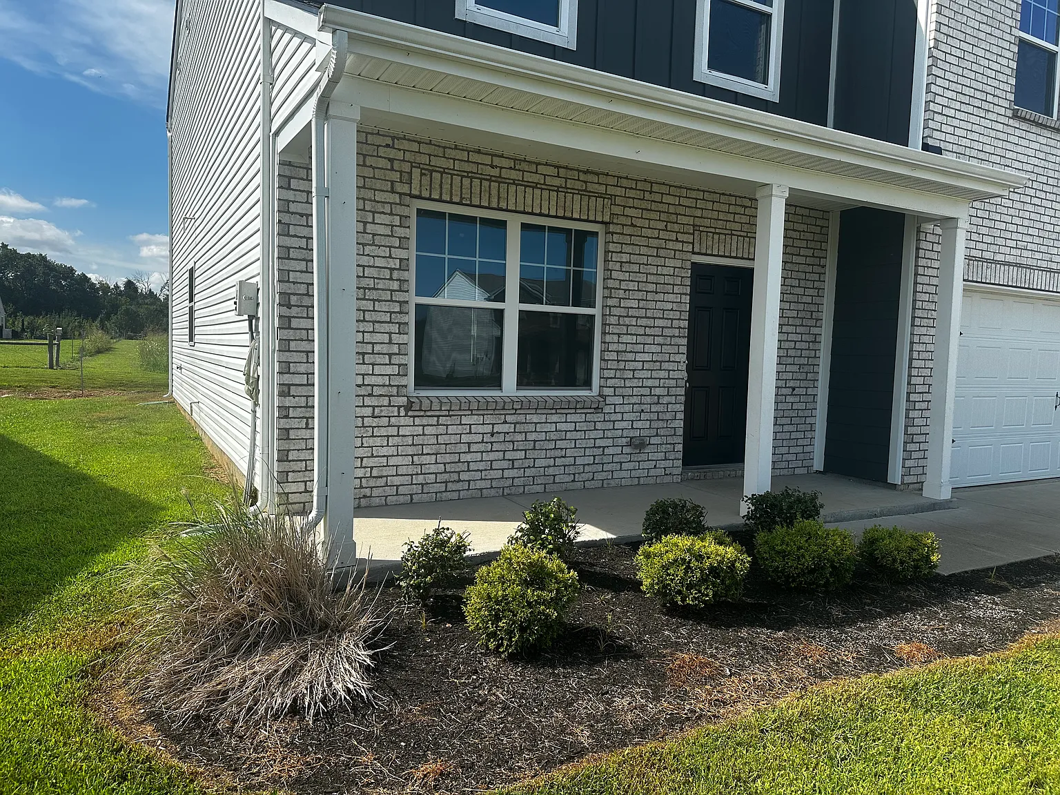 5 bed, 2706 sqft, $2,650 — Photo 2