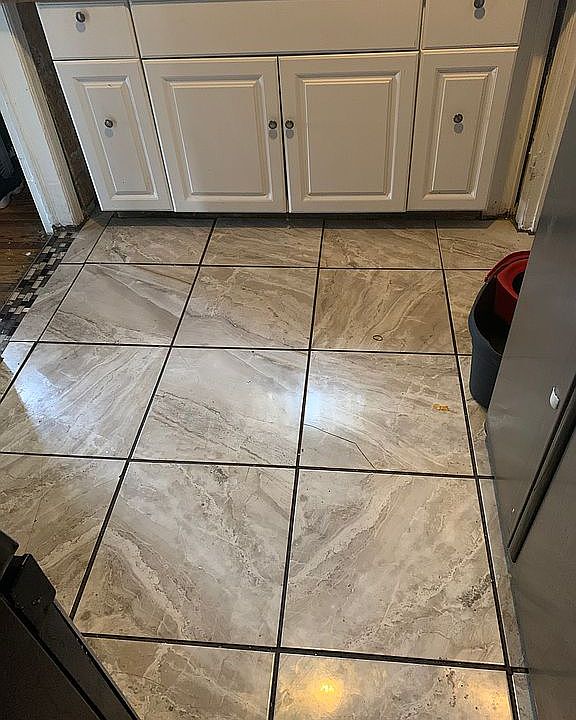 1st image of 3274 E Outer Dr