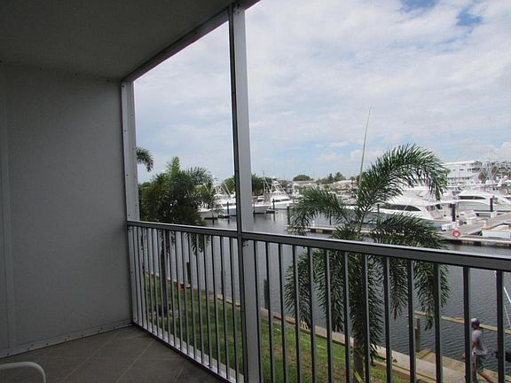 3rd image of 37 Yacht Club Dr APT 208