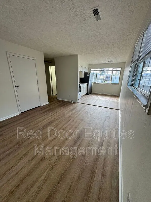 2 bed, 1.0 bath, $1,150 — Photo 3