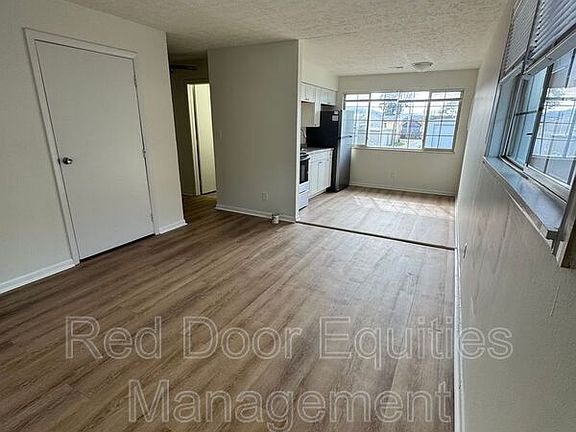 3rd image of 117 W Walnut St APT 2A