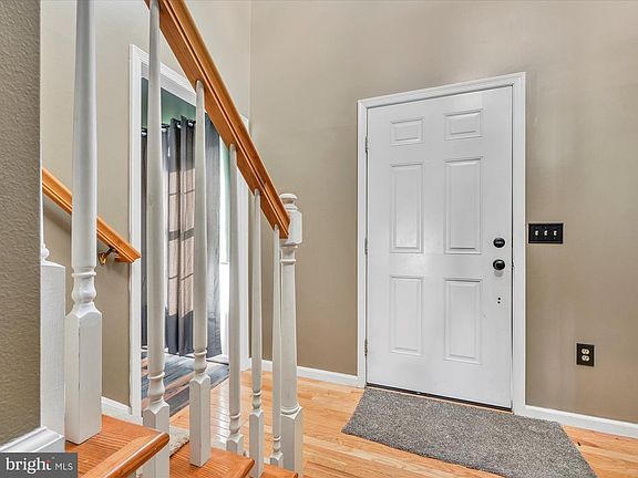 3rd image of 31 Dietz Ln