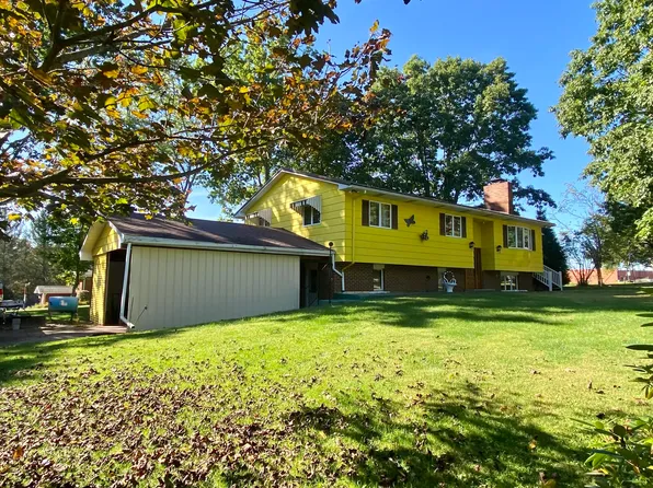 220 Snyder Hill Rd, Punxsutawney, PA 15767