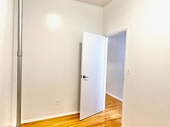 5th image of 284 Mulberry St
