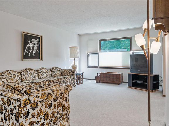 3rd image of 2903 Kingsbury Ct