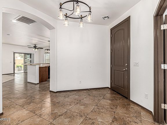 5th image of 525 W REEVES Avenue