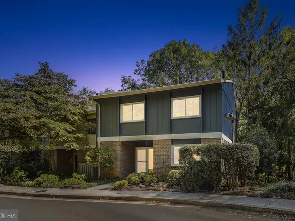 11346 Orchard Ln, Reston, VA 20190