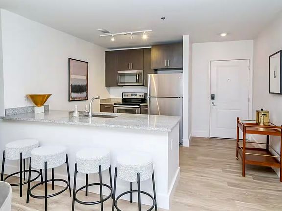 5th image of 514 Jackson Ave E #206