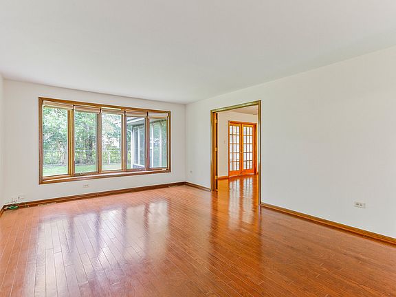 4th image of 3227 Knollwood Ln