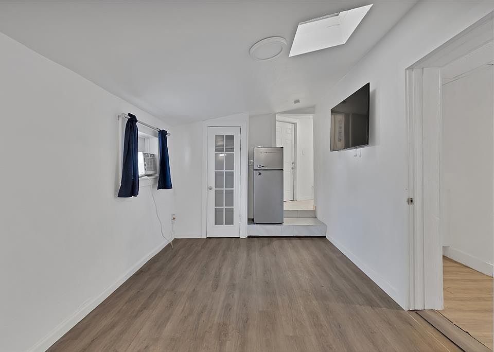 1st image of 928 S Windomere Ave #928B