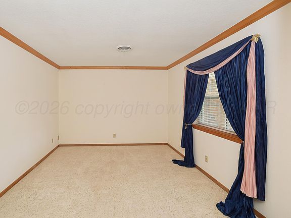 5th image of 704 Phillips Dr