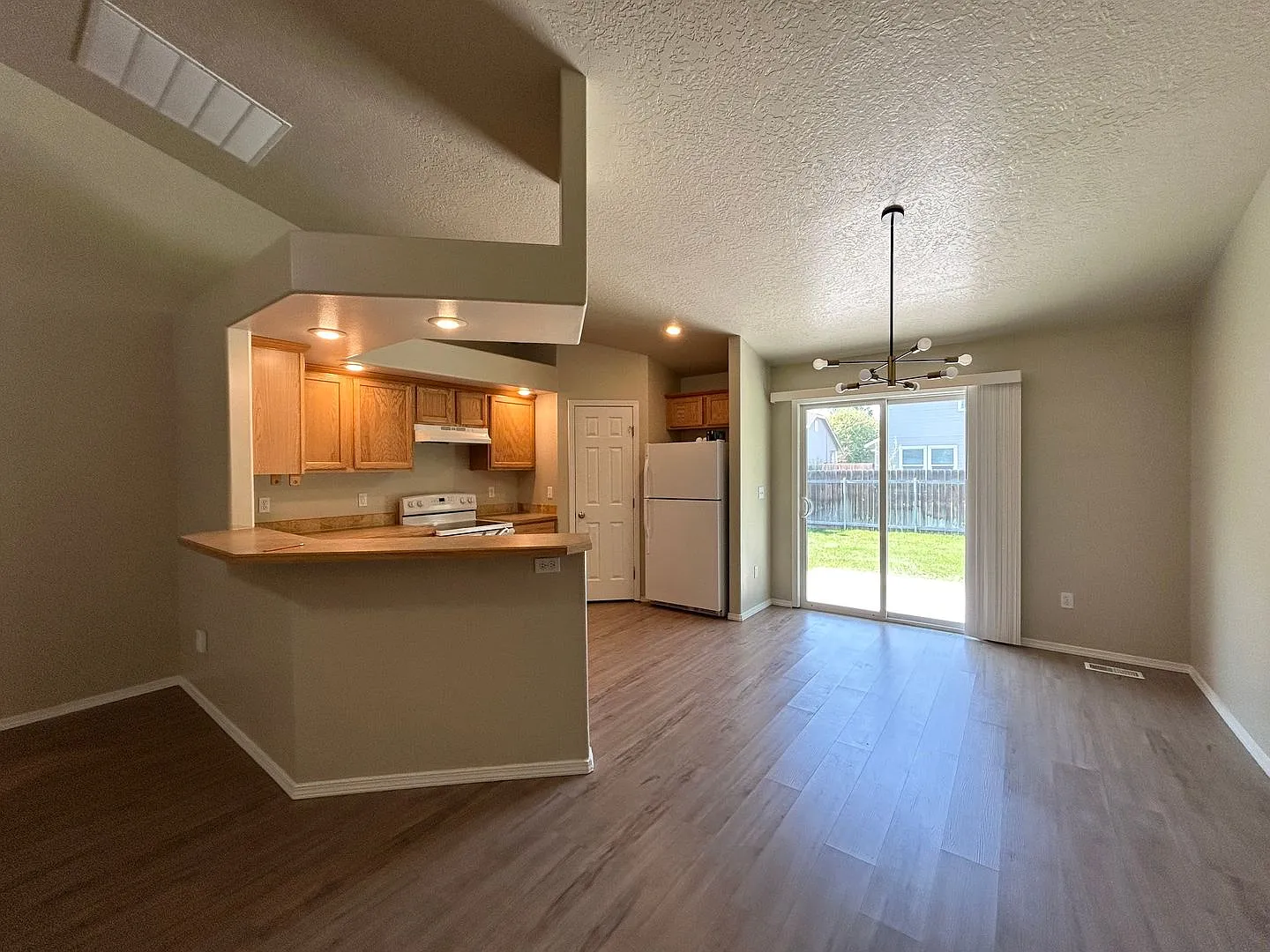 3341 N Maplestone | 3 Car Garage Home! — Photo 4