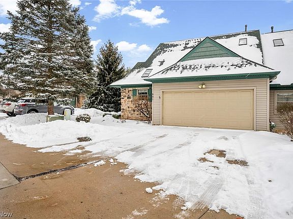 2nd image of 801 Hampton Ct