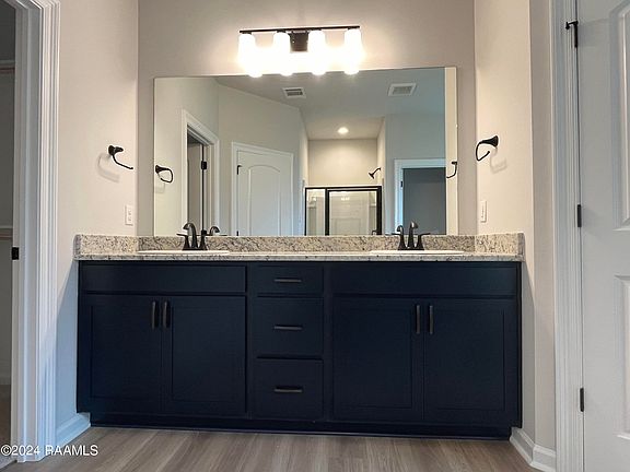 3rd image of 315 Mulholland Ln