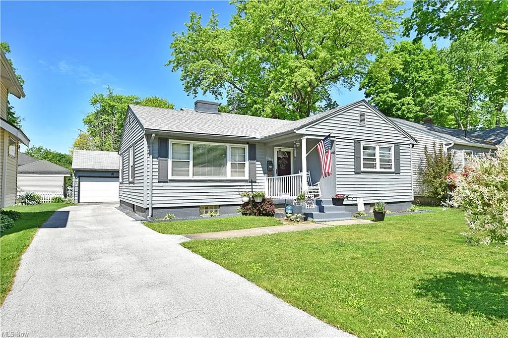 1064 Willard Ave SE photo 1