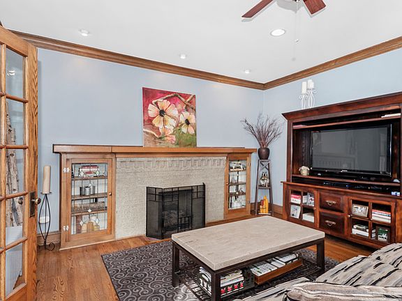 3rd image of 706 S Lyman Ave