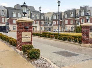 2300 Upper Middle Rd W #308, Oakville, ON L6M0T4