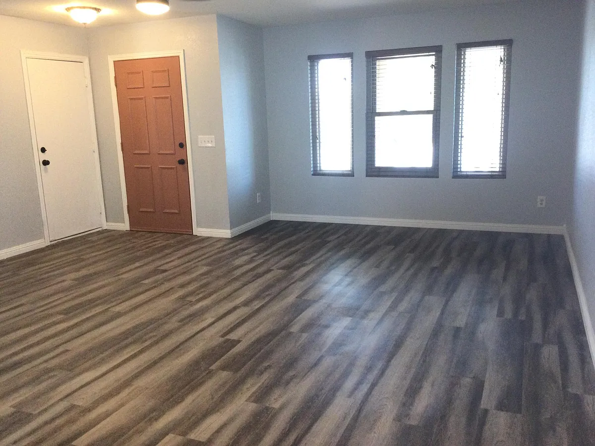 Building Photo - 626 W Racine Loop