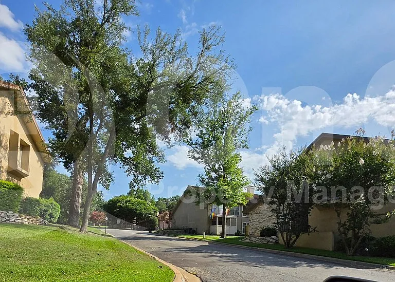 5809 Chimney Wood Cir — Photo 16