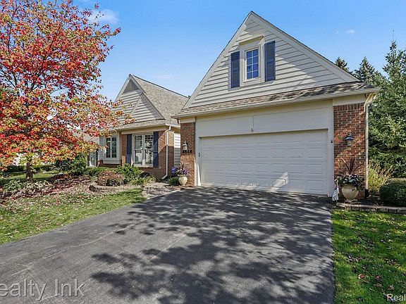 2nd image of 4646 Roundtree Dr